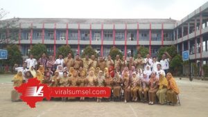 Keluarga besar SMA N 22 Palembang. FOTO :VIRALSUMSEL.COM