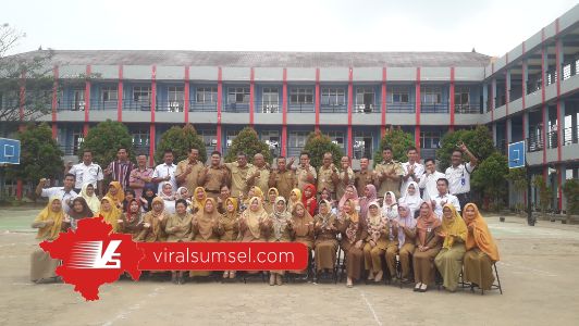 Keluarga besar SMA N 22 Palembang. FOTO :VIRALSUMSEL.COM