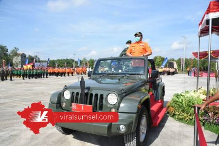 Herman Deru menjadi Irup Apel Kesiapsiagaan Personil dan Peralatan Penanggulangan Karhutlah Provinsi Sumsel di Lapangan Kebun Raya Sriwijaya, Kabupaten Ogan Ilir, Selasa (30/6/2020).FOTO : VIRALSUMSEL.COM