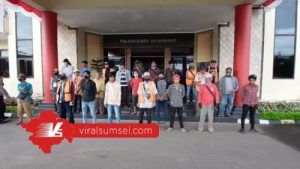 Sebanyak 23 juru parkir di Kecamatan Kalidoni, Sako dan IT II dimankan di Polrestabes Palembang. FOTO : VIRALSUMSEL.COM