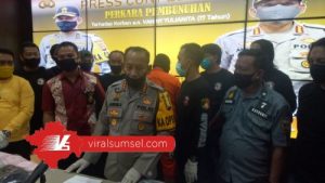 Kapolrestabes Palembang, Kombes Pol Anom Setyadji didampingi Kasatreskrim AKBP Nuryono gelar press releases kasus perampokan Alfamart. FOTO :VIRALSUMSEL.COM