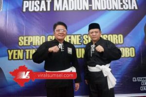 Gubernur Sumsel H Herman Deru bersama Warga Kehormatan PSHT Provinsi Sumsel Lanosin. FOTO :VIRALSUMSEL.COM