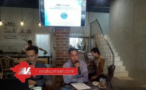 Direktur Eksekutif LPI, Zainul Rifqi berikan keterangan pada awak media. FOTO :VIRALSUMSEL.COM