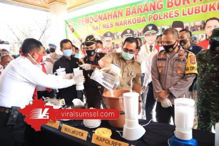 Wali Kota Lubuklinggau H SN Pran Putra Sohe hadiri pemusnahan 1 kilogram barang bukti sabu. FOTO :VIRALSUMSEL.COM