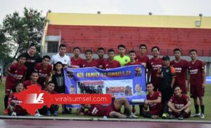 Pemain, pelatih dan ofisial Ex-Simbels rayakan gelar runner up PCL. FOTO :VIRALSUMSEL.COM