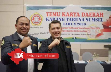 Yudha Novanza Utama bersama Roby Kurniawan usai Temu Karya Daerah, Karang Taruna Sumsel di Hotel Harper. FOTO : VIRALSUMSEL.COM