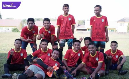 Para pemain pose usai seleksi pemain PS Banyuasin. FOTO : VIRALSUMSEL.COM