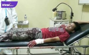 Jery (39) warga Jalan Lingkaran Gang Damai Kecamatan Ilir Barat I dirawat di RSUD Bari. FOTO : VIRALSUMSEL.COM