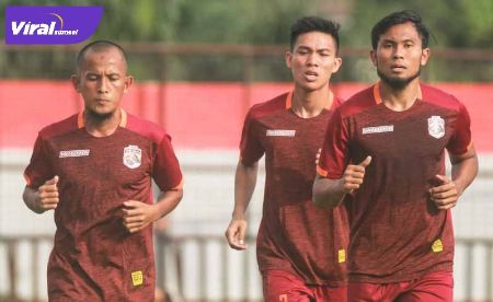 Para pemain Muba Babel United, Amirul Mukminin, Yogi Rahardian dan Ichsan Kurniawan latihan perdana di Stadion Serasan Sekate, Sekayu, (19/8/2020). FOTO : VIRALSUMSEL.COM