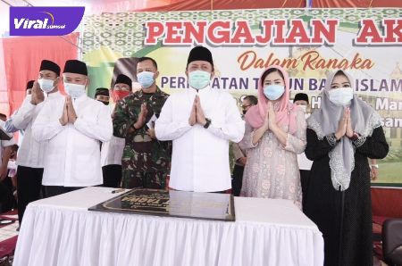 H Herman Deru Gubernur Sumsel bersama Anggota DPR RI Hj Percha Leanpuri dan Bupati OKU Timur Khalid Mawardi. FOTO : VIRALSUMSEL.COM
