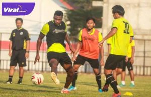 Godstime Ouseloka Olisa pemain baru Muba Babel United berlatih di Stadion Serasan Sekate, Sekayu. FOTO : VIRALSUMSEL.COM