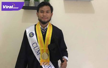 Ichsan Kurniawan playmaker anyar Muba Babel United raih gelar sarjana. FOTO : VIRALSUMSEL.COM Ichsan Kurniawan playmaker anyar Muba Babel United raih gelar sarjana. FOTO : VIRALSUMSEL.COM