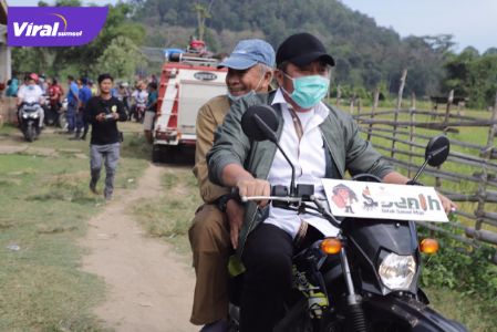 Gubernur Sumsel H Herman Deru bonceng Bupati OKU Kuryana Aziz. FOTO : VIRALSUMSEL.COM