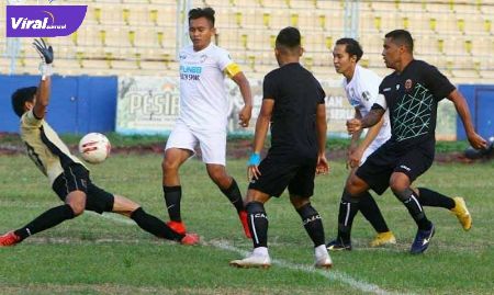 Alberto Goncalves penyerang Sriwijaya FC cetak gol ke gawang Bhayangkara Sriwijaya. FOTO : IG SFC