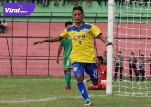 Teja Ridwan penyerang Cilegon United selebrasi usai cetak gol. FOTO : MO CILEGON UNITED