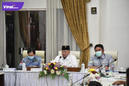 Ketua DPD RI LaNyala Mahmud Mattalitti bersama Gubernur Sumsel H Herman Deru. FOTO : VIRALSUMSEL.COM