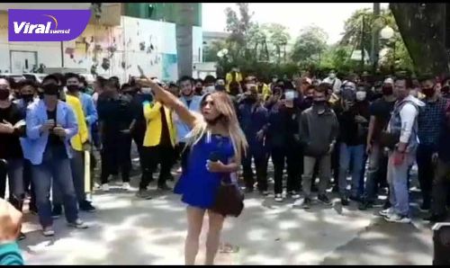 Cek Raisa Bara Bere ramaikan demonstrasi tolak RUU Cipta Kerja di Depan Kantor DPRD Sumsel. FOTO : VIRALSUMSEL.COM
