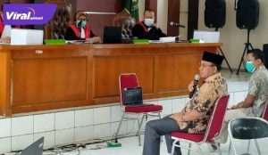 Plt Bupati Muara Enim, H JuarsaH SH dalam sidang di Pengadilan Tipikor Palembang, Selasa (20/10/2020). FOTO : VIRALSUMSEL.COM