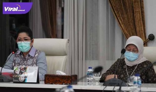 Ketua Bunda PAUD Sumsel, Feby Deru bersama Ketua Pokja Bunda PAUD Sumsel Fauziah Mawardi Yahya. FOTO : VIRALSUMSEL.COM