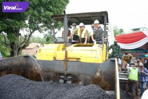 Gubernur Sumsel H Herman Deru menghadiri Peresmian Instalasi Pengolahan Aspal Karet Berbasis Lateks Terpravulkanisasi di Kabupaten Muba, Senin (26/10/2020). FOTO : VIRALSUMSEL.COM