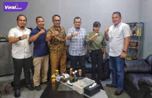 Ketua Umum KONI Provinsi Sumsel H Hendri Zainuddin bersama perwakilan Pengprov Perbakin Sumsel. FOTO : VIRALSUMSEL.COM