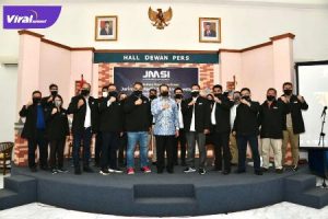 Ketua MPR RI Bambang Soesatyo bersama para pengurus pusat JMSI. FOTO :VIRALSUMSEL.COM