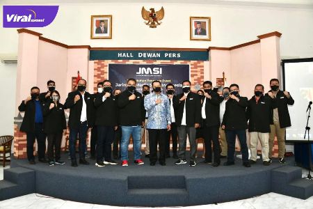 Ketua MPR RI Bambang Soesatyo bersama para pengurus pusat JMSI. FOTO :VIRALSUMSEL.COM