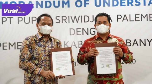 Bupati Banyuasin H Askolani SH MH dengan Direktur Utama PT Pupuk Sriwidjaja Palembang Tri Wahyudi Saleh. FOTO : VIRALSUMSEL.COM