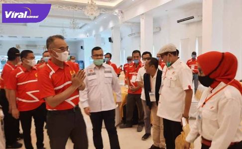 H Hendri Zainuddin Ketua Umum KONI Sumsel bersama Bupati Musi Rawas H Hendra Gunawan. FOTO :VIRALSUMSEL.COM