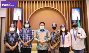 Gubernur Sumsel H Herman Deru bersama para pengurus GMKI Cabang Palembang. FOTO : VIRALSUMSEL.COM