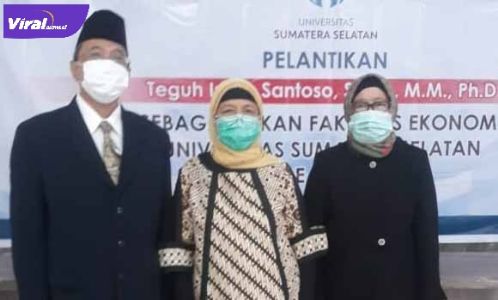 Ketua Yayasan dr. Hj. Halipah Amin, SpTHT, MM hadiri pelantikan Dekan Fakultas Ekonomi USS, Teguh Imam Santoso, SSos, MM, PhD. FOTO : VIRALSUMSEL.COM