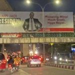 Baliho Ahmad Sahroni, mimpi jadi presiden “Mumpung mimpi masih gratis, ngga bayar” di Palembang. FOTO : VIRALSUMSEL.COM