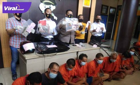 Kapolrestabes Palembang Kombes Pol Irvan Prawira Satyaputra saat press releases. FOTO :VIRALSUMSEL.COM