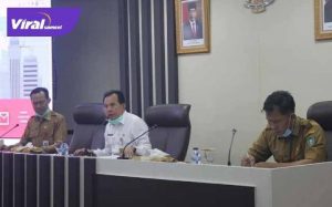 Walikota Ir H Ridho Yahya MM bersama Kadiskominfo, Drs Mulyadi Musa MSi memimpin rapat SPBE. FOTO : DISKOMINFO PRABUMULIH