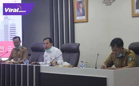 Walikota Ir H Ridho Yahya MM bersama Kadiskominfo, Drs Mulyadi Musa MSi memimpin rapat SPBE. FOTO : DISKOMINFO PRABUMULIH
