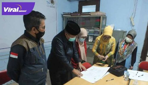 Dekan FDK UIN Raden Fatah, Dr. Achmad Syarifudin, MA dan Ketua PWI, Firdaus Komar. FOTO :VIRALSUMSEL.COM
