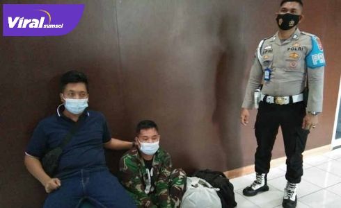Ari Septian Wijaya TNI Gadungan diamankan anggota gabungan Babinsa 06 Koramil Pakjo, Kamis siang (28/1/2021). FOTO : VIRALSUMSEL.COM Ari Septian Wijaya TNI Gadungan diamankan anggota gabungan Babinsa 06 Koramil Pakjo, Kamis siang (28/1/2021). FOTO : VIRALSUMSEL.COM