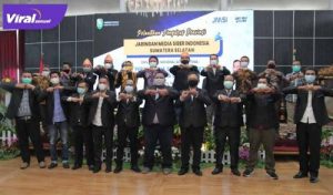 Gubernur Sumsel H Herman Deru bersama Ketua DPRD Sumsel HJ Anita Noeringhati bersama para pengurus JMSI Sumsel. FOTO : VIRALSUMSEL.COM