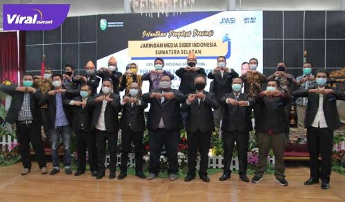 Gubernur Sumsel H Herman Deru bersama Ketua DPRD Sumsel HJ Anita Noeringhati bersama para pengurus JMSI Sumsel. FOTO : VIRALSUMSEL.COM