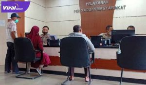 Suharna pensiunan guru SMA Negeri 21 Palembang menjadi korban penjambretan di atas fly over Polda Sumsel. FOTO : VIRALSUMSEL.COM