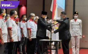 Ketua Umum KONI Sumsel Hendri Zainuddin melantik pengurus KONI Kabupaten OKU. FOTO :VIRALSUMSEL.COM