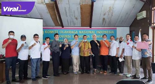 Suparman Romans bersama Anggota Tim Verifikasi Faktual Cabor dan Atlet Porprov. FOTO :VIRALSUMSEL.COM