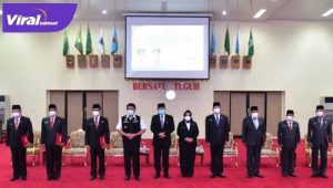 Gubernur Sumsel H Herman Deru bersama tujuh PLH Bupati. FOTO : VIRALSUMSEL.COM