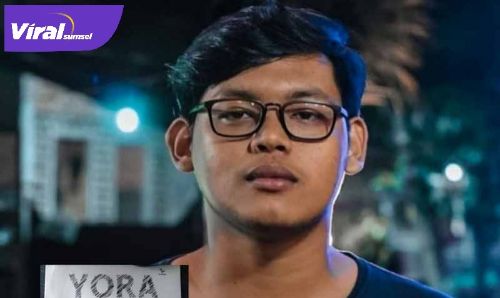 Elan J. Torik penulis buku Yora. FOTO : VIRALSUMSEL