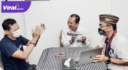 H Harnojoyo Walikota Palembang bincang dengan Menteri Pariwisata dan Ekonomi Kreatif, Sandiaga Salahuddun Uno. FOTO : IG