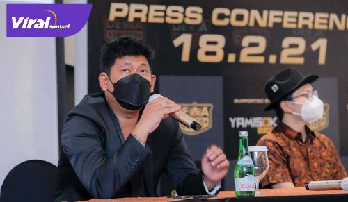 David CEO Tim Dewa United Esport beri keterangan pada awak media. FOTO : DEWA UNITED