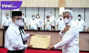 H Mawardi Yahya Wakil Gubernur Sumsel berikan SK PPPK di lingkungan Pemprov Sumsel secara simbolis, Rabu (24/2/2021) pagi. FOTO : VIRALSUMSEL.COM