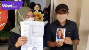 Marlina buat laporan kehilangan Rini Anggraini di SPKT Polda Sumsel. FOTO : VIRALSUMSEL.COM