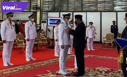 Panca Wijaya Akbar Mawardi dan Ardani Bupati dan Wakil Bupati OI dilantik Gubernur Sumsel H Herman Deru. FOTO : VIRALSUMSEL.COM