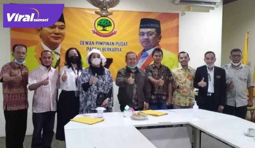 Ketua DPW Partai Berkarya Sumsel Islah Taufik Effendy bersama Sekjen DPP Priyo Budi Santoso. FOTO : VIRALSUMSEL.COM